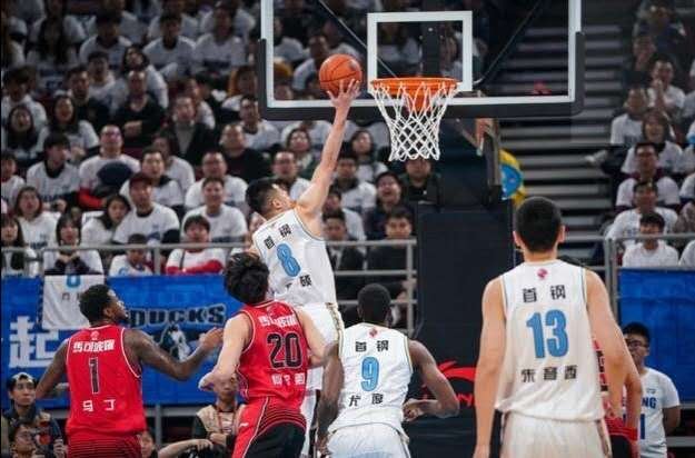 林书豪被侵犯致使嘴角流血，他为何屡屡被对手侵犯？