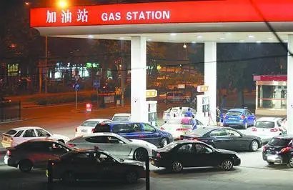 重庆一加油站搞混汽油柴油近200台车受损，事情后续进展怎样了？