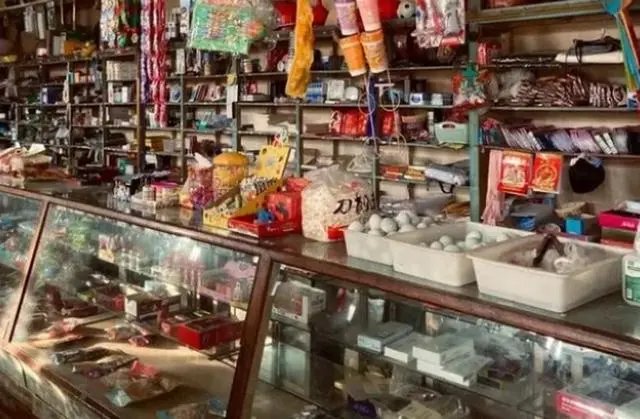 山东女子路边发现“供销社”年代感十足，跟现在的超市有何异同？