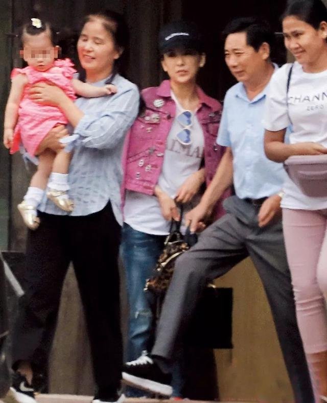 方媛很漂亮，有少女清纯感，那她的父母状态如何？