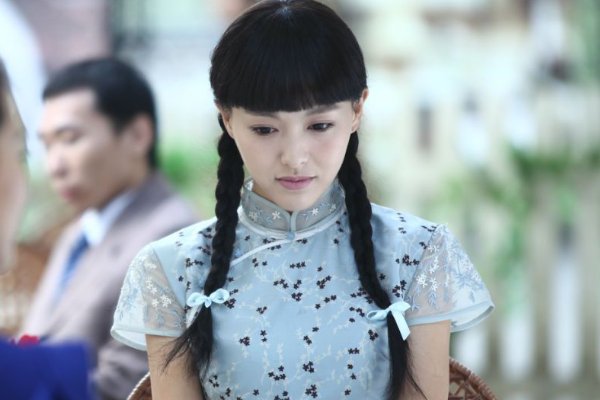 乱世佳人中莲心最后是和谁在一起的，好像是贺天啊（唐嫣版的）