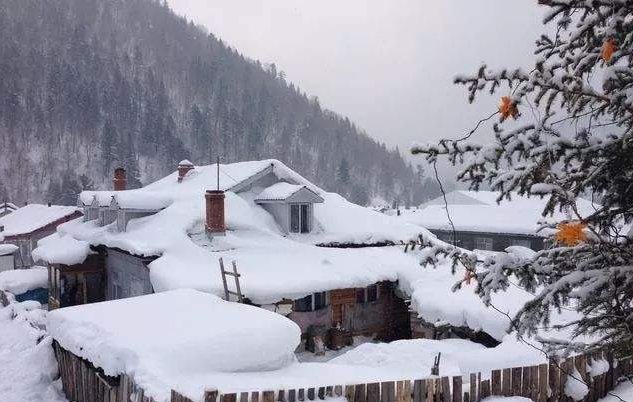 丽江玉龙雪山8月飘雪,为什么高山容易常年下雪