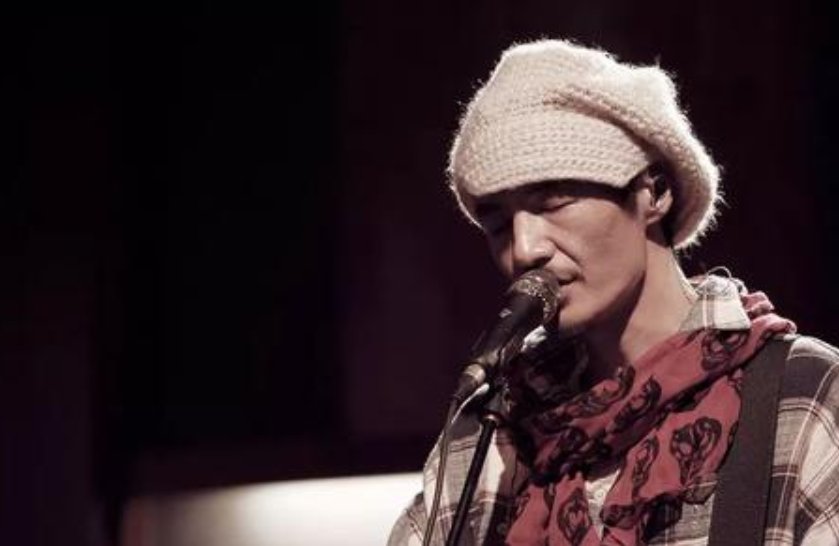 《平凡之路》这首歌表达什么？