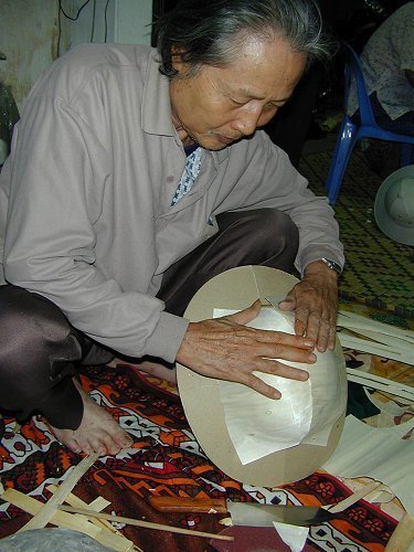 越南木制头盔怎么制作