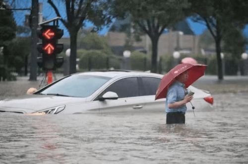 河南57岁阿姨冰柜漂浮1020分钟获救，期间她是如何维持生命的？
