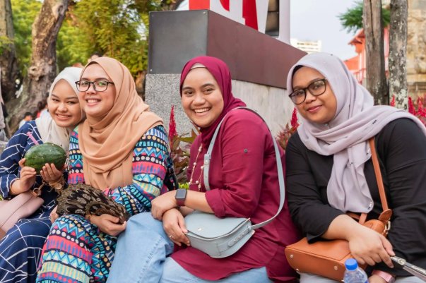 马来西亚立法禁止女性穿男装，如有违反，将会受到什么处罚呢？