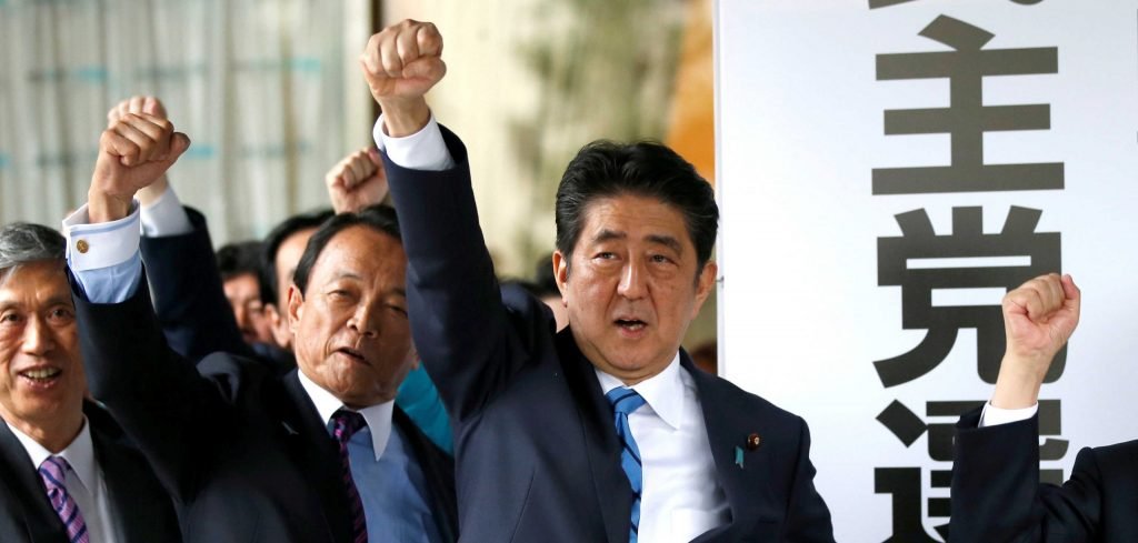 安倍晋三已无生命体征!现任的日本首相是谁?与安倍晋三的关系如何?