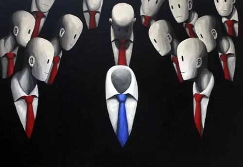 听到同事背后议论自己，是一笑而过还是当面指出？