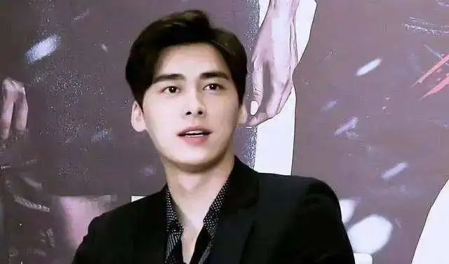 多位年轻顶流明星翻车，明星的公信力彻底崩塌，谁能来拯救明星公信力？