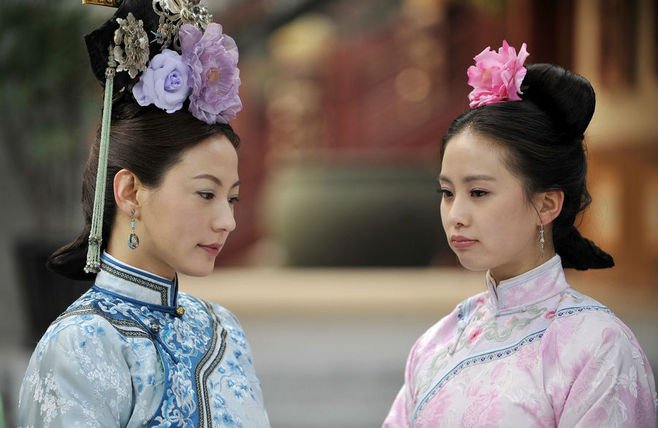 马尔泰若曦为什么会进宫当宫女，她属于正黄旗还是镶黄旗