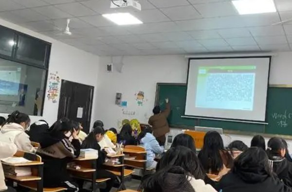 眼疾手快怎么造句子