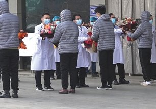 石家庄市民开启擦玻璃大扫除模式，河北三地“封城” 为何与武汉不同?