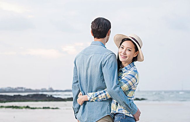 男朋友总喜欢看着我是为什么?