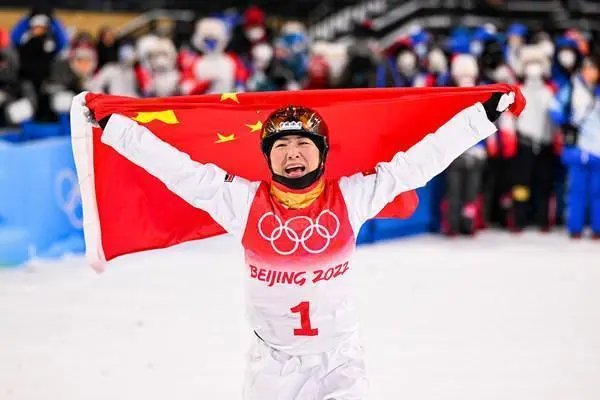 徐梦桃夺金后抱着对手痛哭,她为何会有这样的情绪?