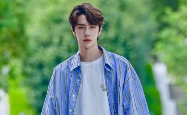 王一博感谢罗西让自己爱上摩托，他的技术如何？