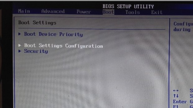 电脑开机出现主板Logo界面怎么办？