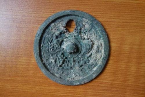 古人用铜镜梳妆，铜镜真的能照出人吗？