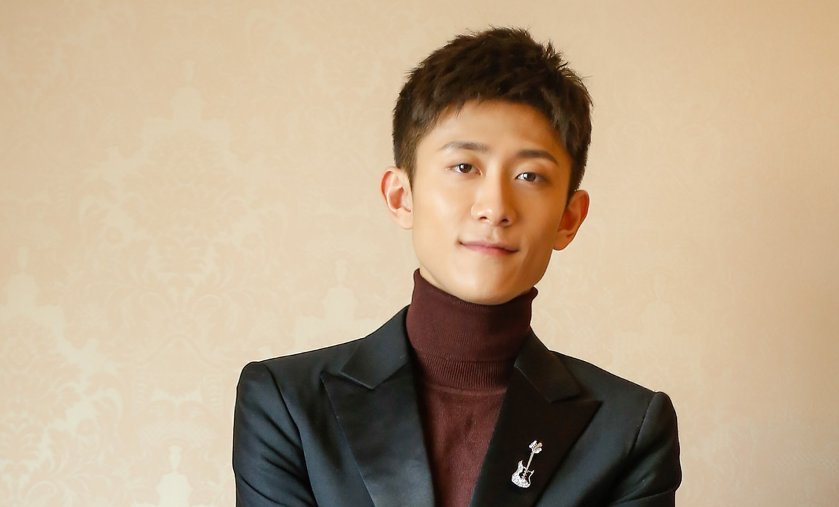 张一山眼睛怎么了