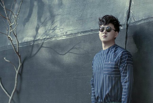 歌词前面是“我在左边 你在右边”的歌名