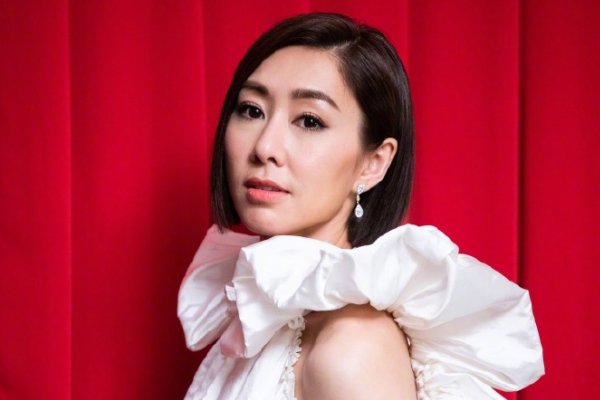 从视后到送外卖，一线花旦胡定欣为何如此能屈能伸？