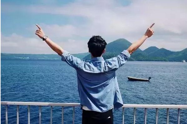 为什么镜子里的你和照片里的你看起来不一样？