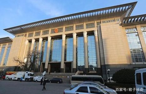 临沂一大二女生学校宿舍猝死，校方称无责，家属该如何维权？