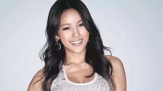 那个下嫁给“丑男”的韩国性感女神李孝利，现在过得还幸福么?