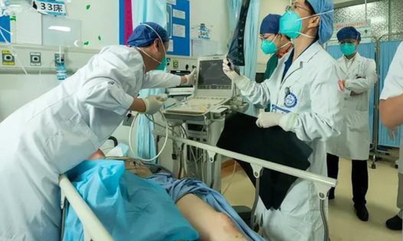 父母探望甘宇含泪说从未放弃，他是如何被村民找到的？