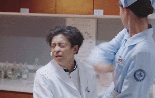 如何看待《外科风云》中陈绍聪杨羽领证的剧情？