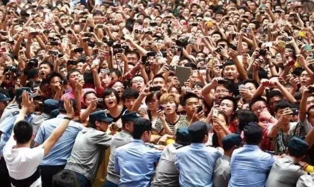 如何看待代表建议明星返还金条等贵重应援礼品？