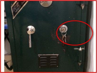 我家的老式保险箱(转动)10 20 30 40 50 60那种，密码忘记了有钥匙。怎么才能打开，