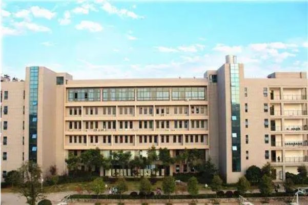 湖南外国语职业学院多大