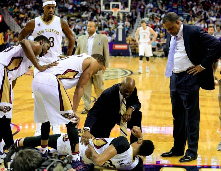 鹈鹕队是哪只球队改名的？