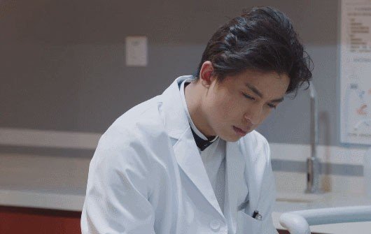 如何看待《外科风云》中陈绍聪杨羽领证的剧情？