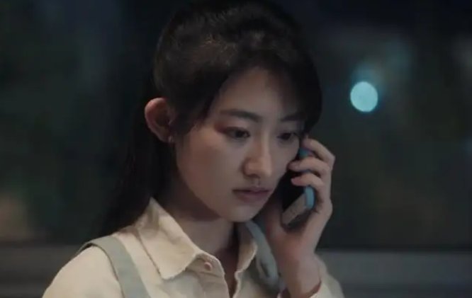 《扫黑风暴》中徐英子为什么咬大理石？