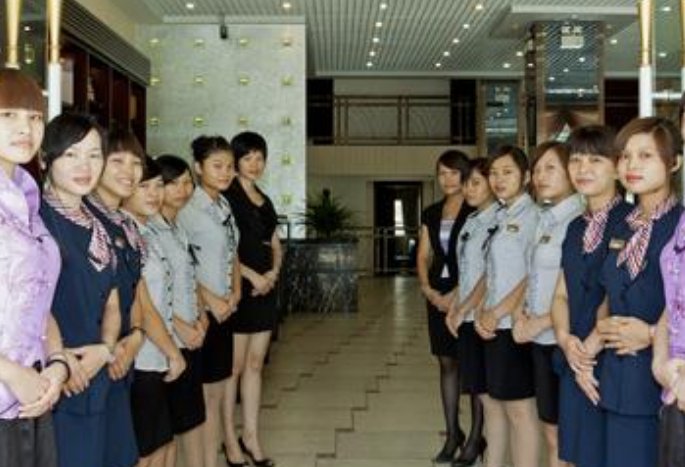 服务员多次提醒点餐避免浪费被骂，店家是如何回应的？