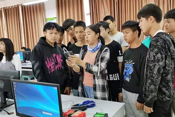 广西动力技工学校是中专吗