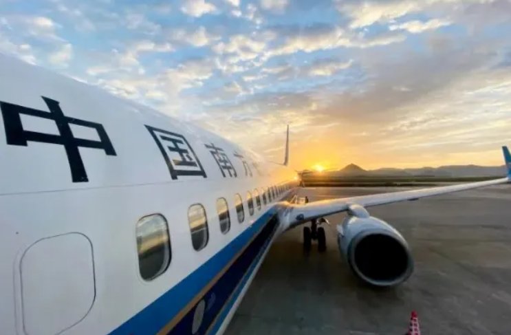 南航回应超售致女子无法登机：改签航班并赔偿650元，如何看待此回应？