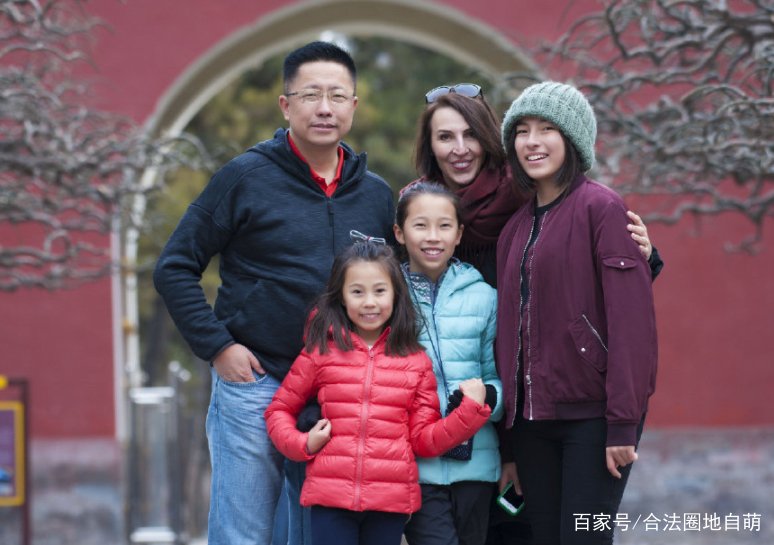 疯狂英语的李阳被曝家暴女儿，但仍会正常上课，他值得被原谅吗？