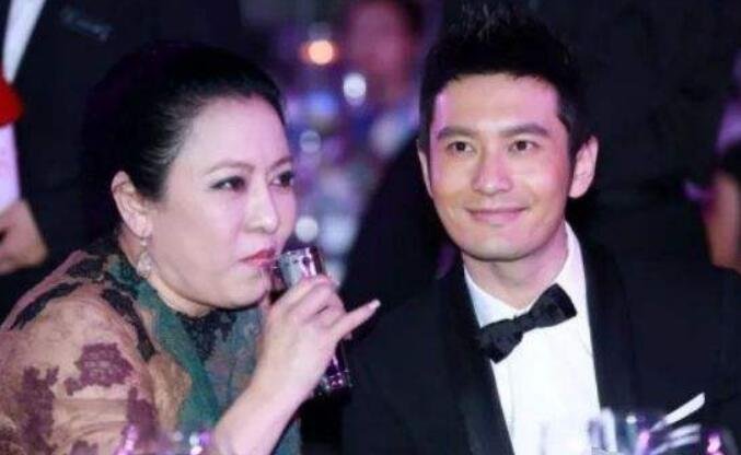 向华强夫妇为什么参加黄晓明的婚礼