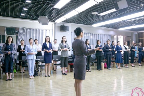 礼仪培训师培训哪家好