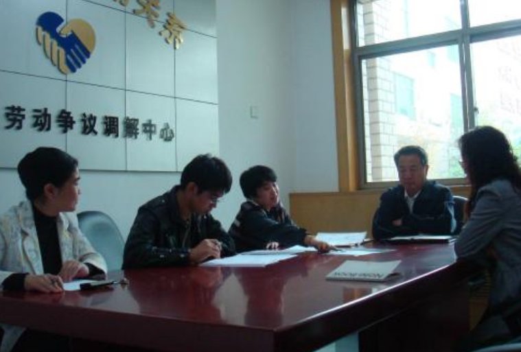 10月工资可以提前至9月发，公司不发能要求发不？