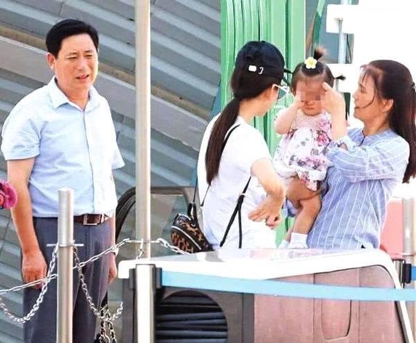 方媛很漂亮，有少女清纯感，那她的父母状态如何？