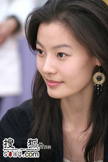 iris2 刘中元身边的那个玩刀的女孩叫什么？（演员列表居然没有她） 最后就是被李多海杀死的女