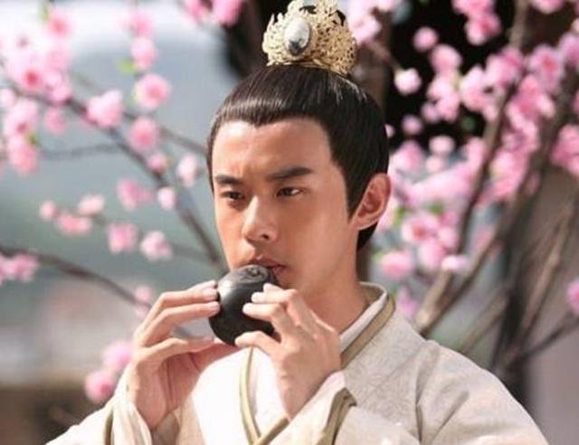 为何大多数的父亲喜欢老大,而母亲却喜欢老小呢?