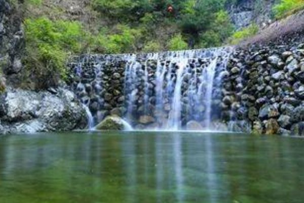 水软山温形容什么