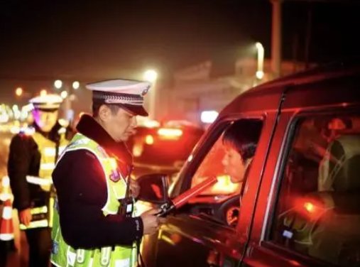 找“yuwei”醉驾女司机鞠躬忏悔,你如何看待这件事?