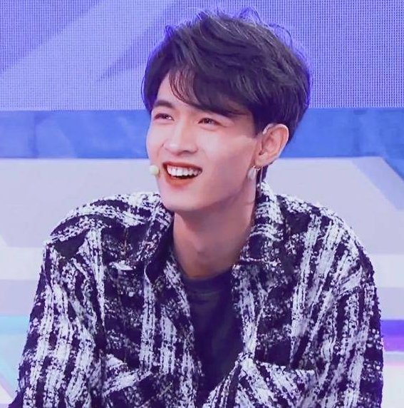 秦霄贤多次唱声声慢遭侵权控诉，他该如何处理此事？