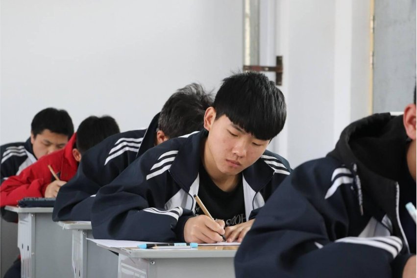 高一新生入学教育是什么