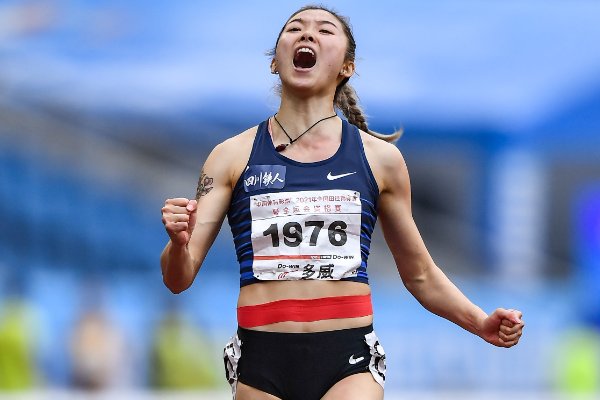 吴艳妮在哪个学校？